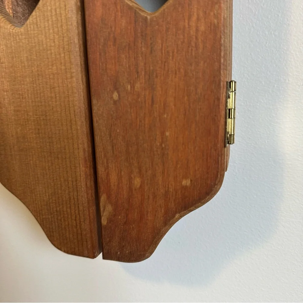 Vintage Wooden Heart Motif Double Door Wall Shelf Brown Cottagecore Grandmacore - Picture 6 of 8